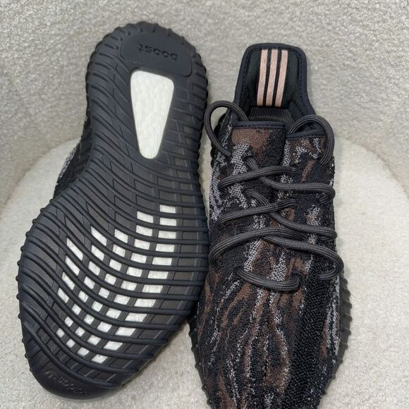 Adidas Yeezys 350 v2 Shoes Color Grey Size 8.5 - Picture 3 of 6